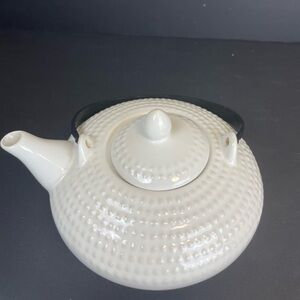 Maxwell & Williams Jozo Tea PotWhite Good Condition